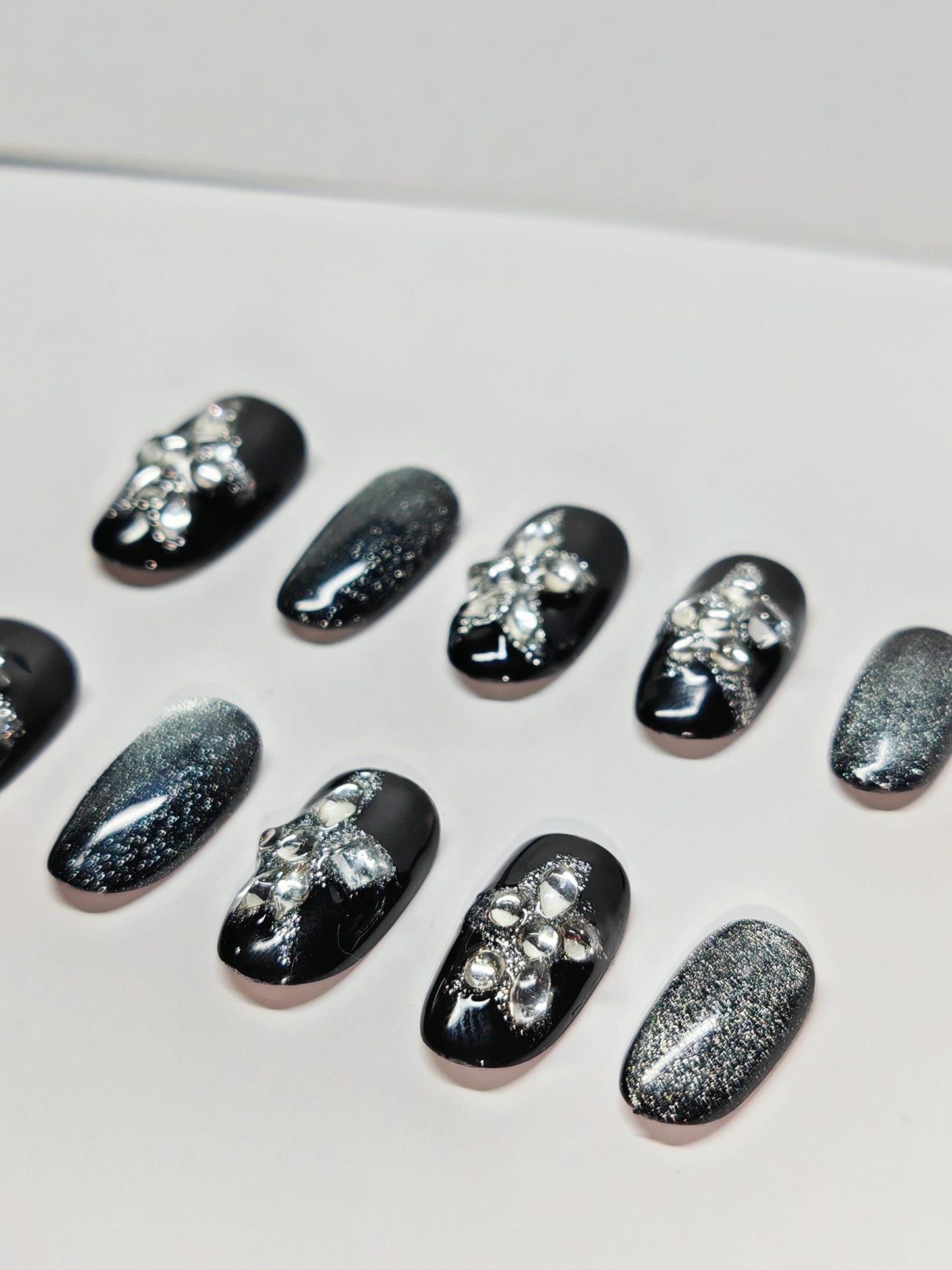 SILVER STAR BLACK PRESS ON NAILS