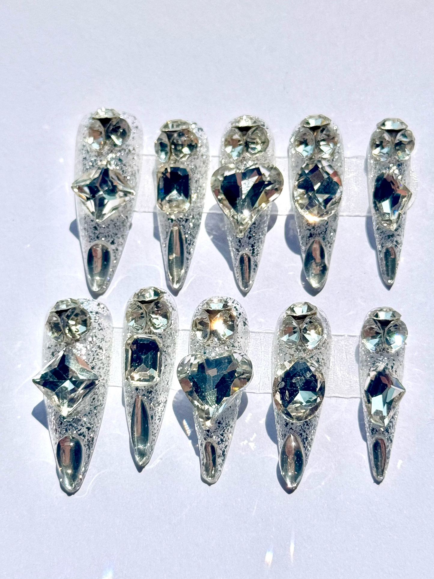 Faux Ongles Argentés Strass de Luxe