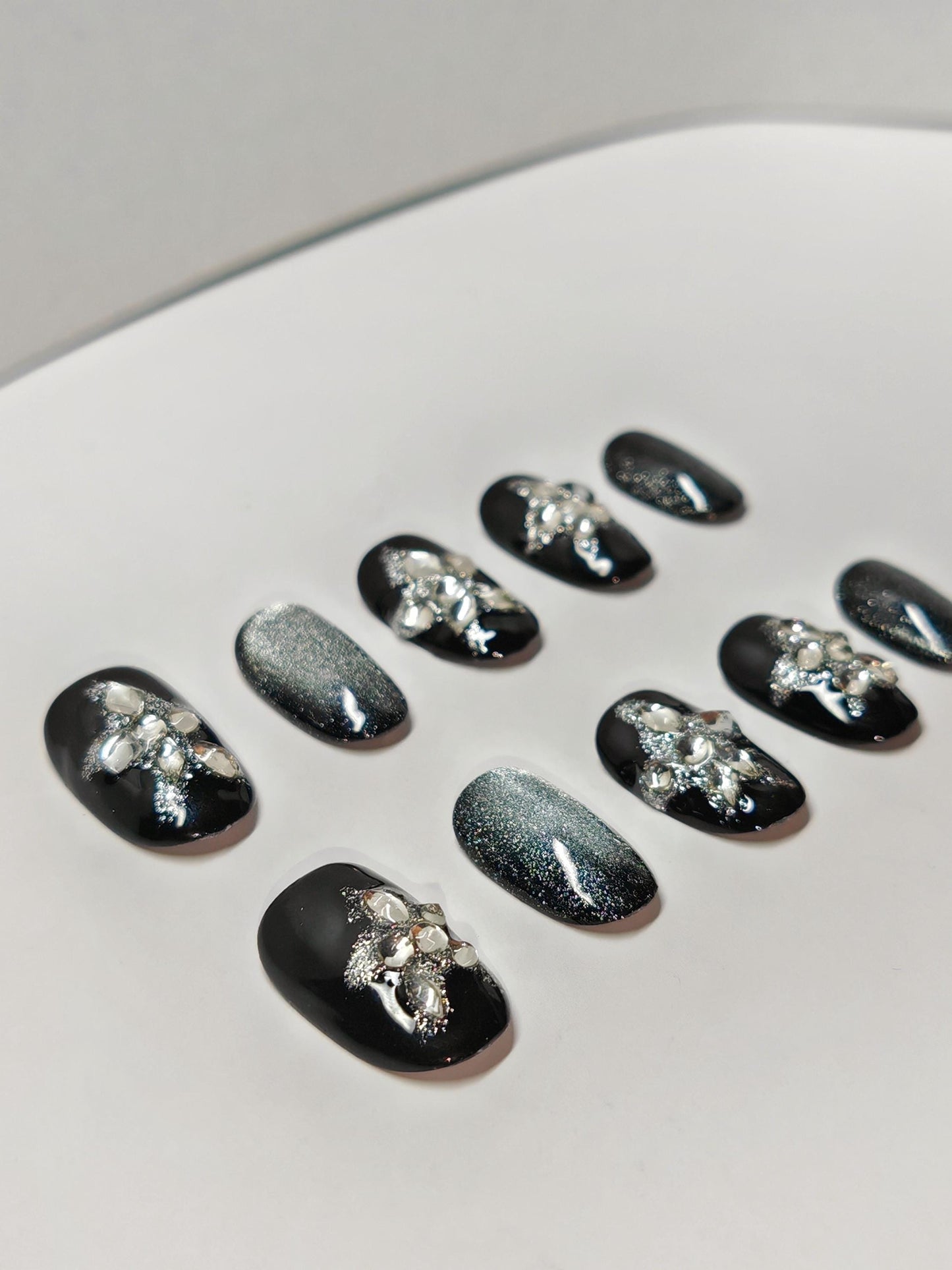 SILVER STAR BLACK PRESS ON NAILS